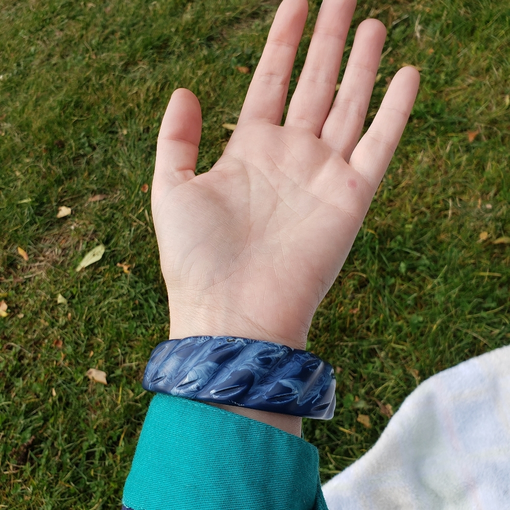 Vintage 1980's Acrylic Marbled Blue Carved Bangle